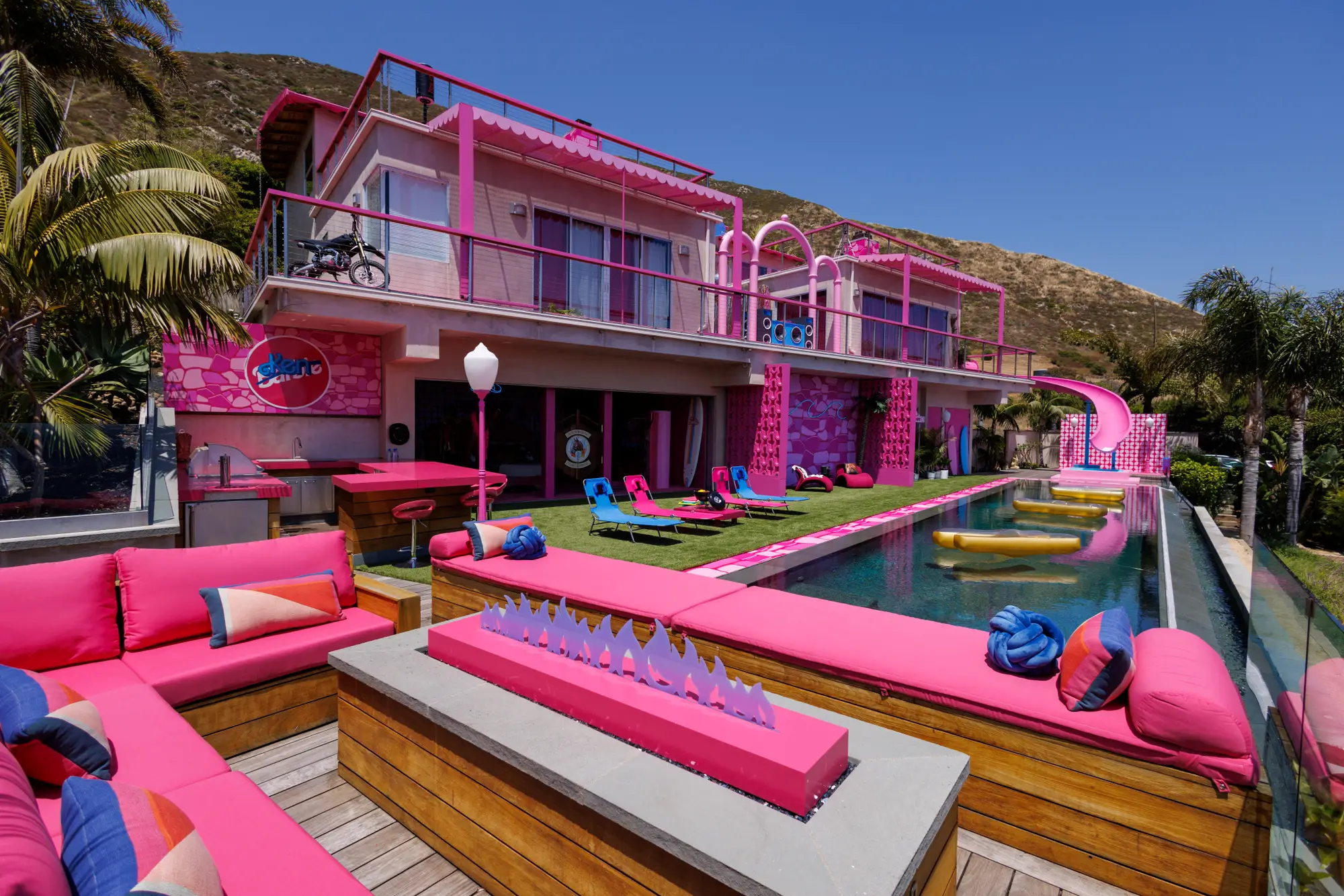 Barbie Dreamhouse 2023: A miniature pink mansion showcasing luxury and imagination.