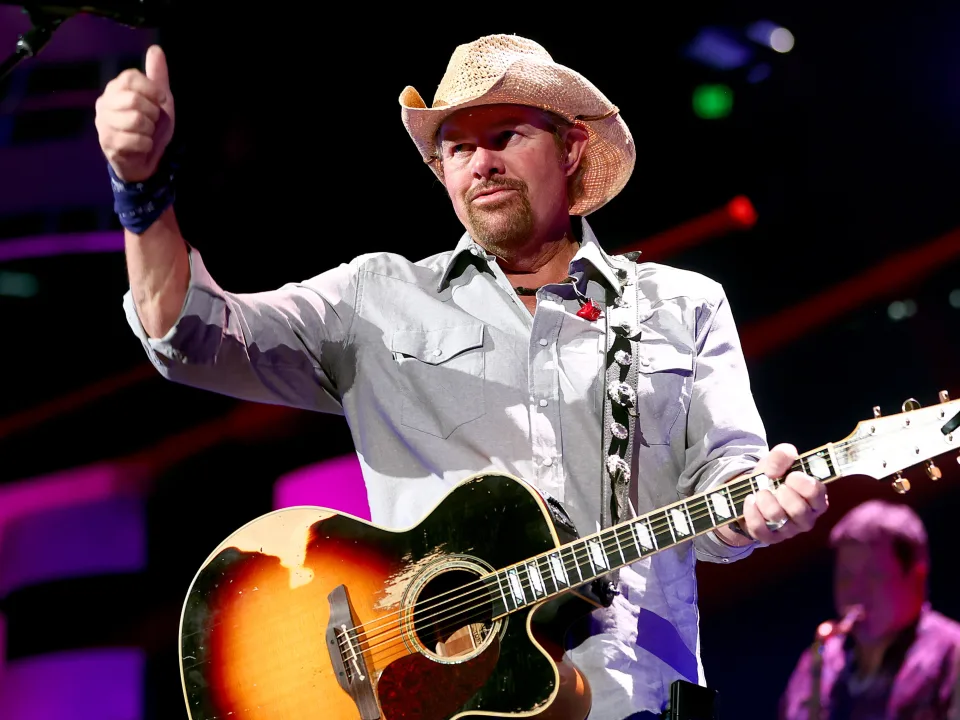 Country singer Toby Keith, 62, dies after stomach cancer battle. The signs and symptoms to look for
